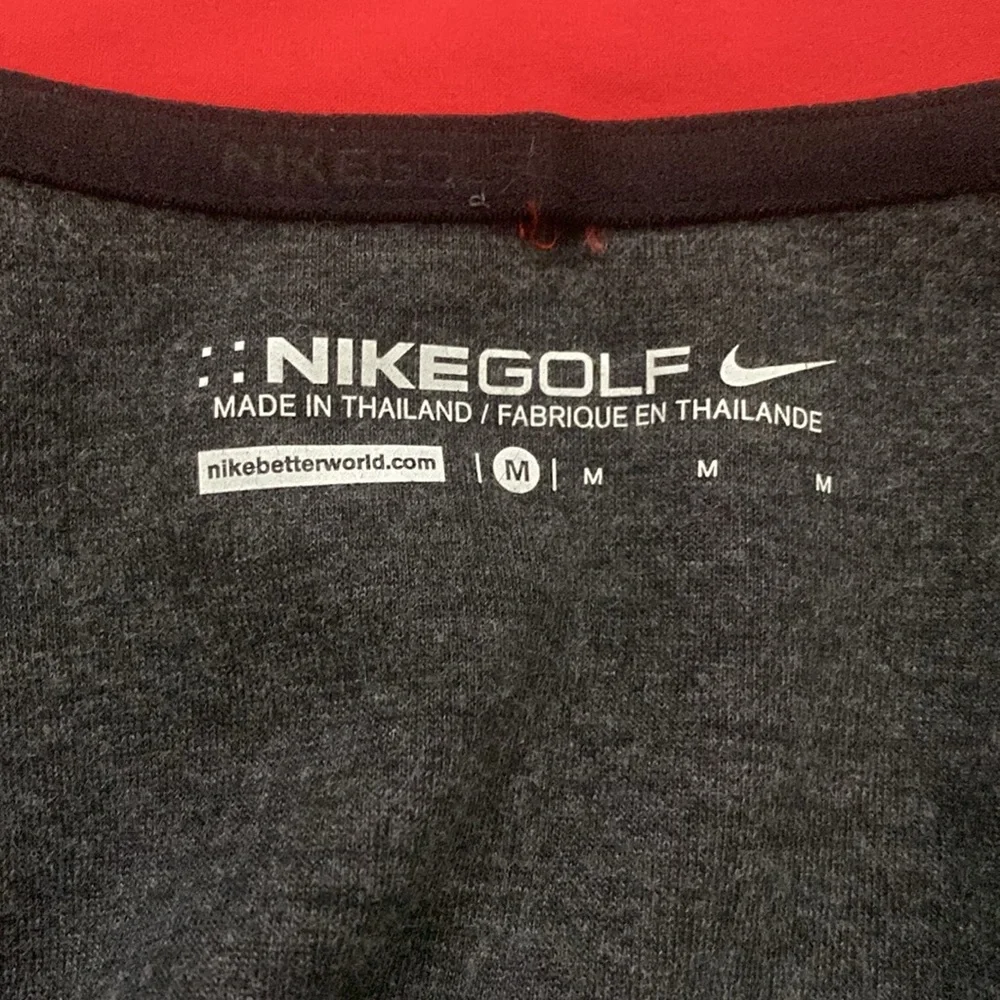 The lightweight Nike Composite Full-Zip Women's Golf Vest size M